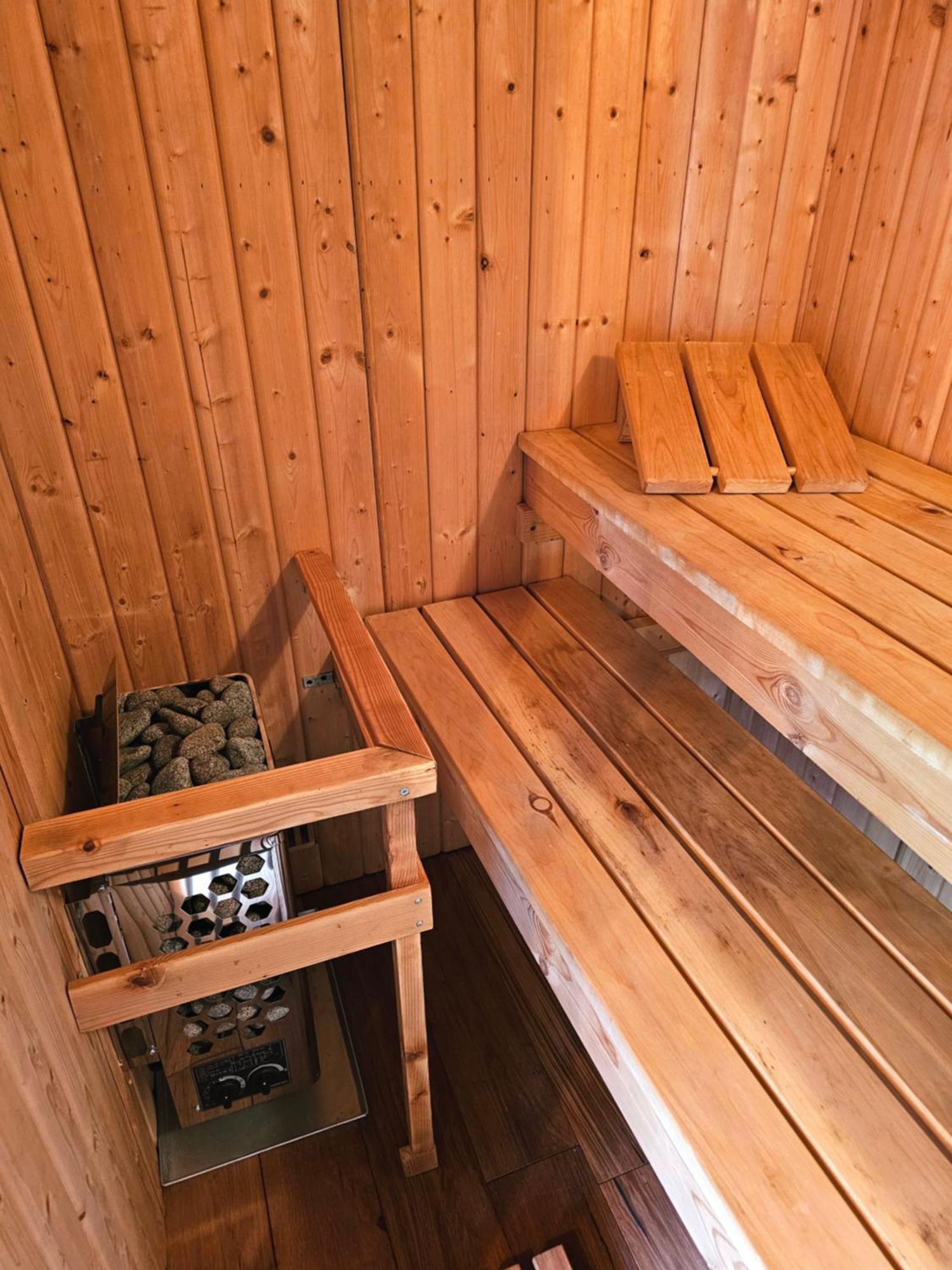 Luxury Self Catering With Cosy Cabin & Sauna In コルチェスター エクステリア 写真